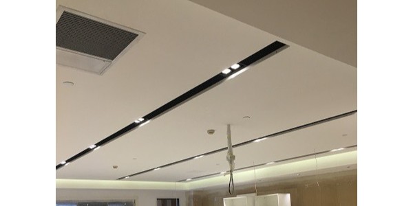 中央空调一直吹风不停怎么调？