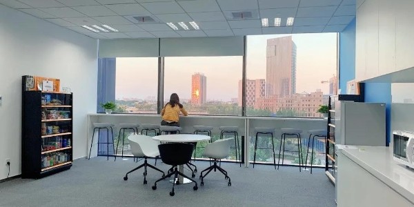 中央空调温度达到后关机好吗？