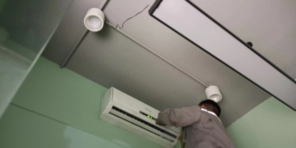 如何判断空调是否需要进行深度清洁？