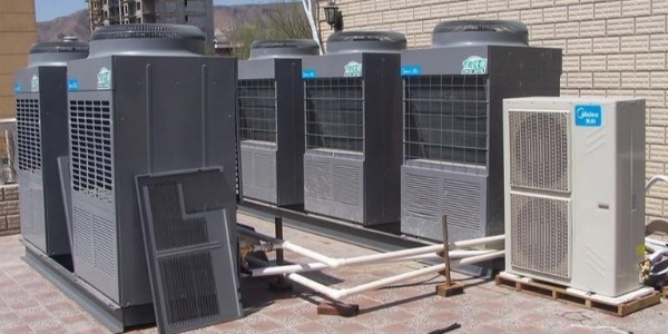 空气能热水器广泛应用于各大院校 决定其价格的因素有哪些？