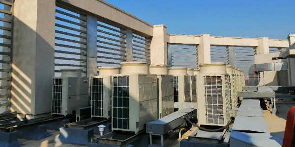 裸顶形式,10000平商场已有空调,再改造大概需要多少钱