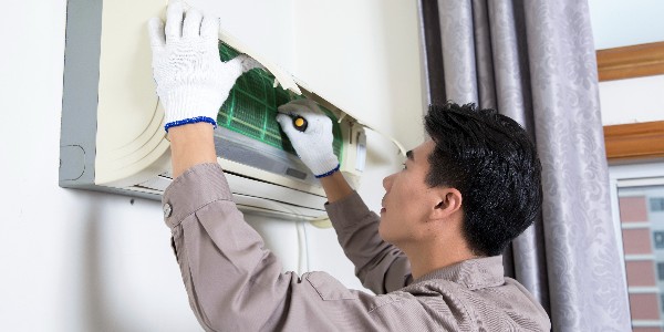 空调打开显示F1是什么情况？