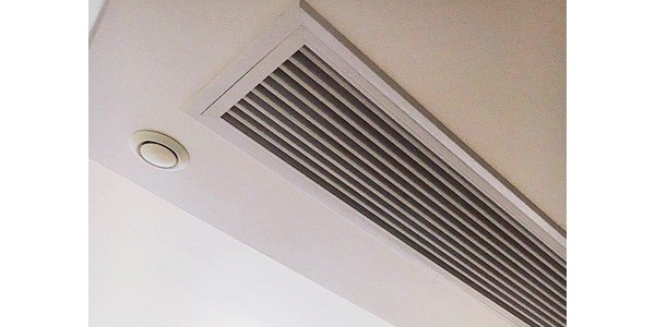 中央空调风板上为什么会有水珠？